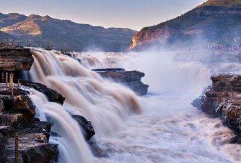 陕西黄河壶口瀑布+知青旧居一日游【专车接早+可选头等舱】【[专车接早]：三环内专车接早】