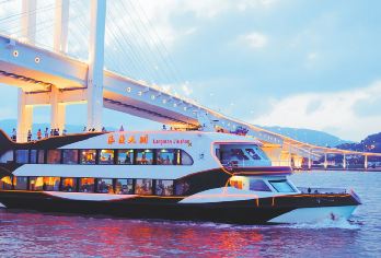 港珠澳大桥游+澳门环岛游+珠海湾仔旅游码头日夜游【[赏]在船上近距离见证震撼世界的世纪工程--港珠澳大桥】