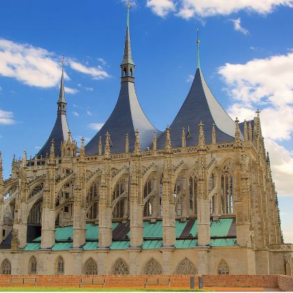 捷克灵魂之旅｜访白骨教堂×哥特奇迹×穿越百年烟火气&包车畅游