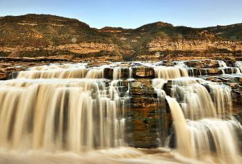 陕西壶口+黄帝陵+革命纪念馆+宝塔山【包车游+延安出发送西安【地道的陕北小伙带您转壶口瀑布等景点】