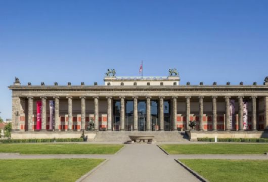 【 柏林】亚历山大广场+马克思恩格斯广场+柏林大教堂一日游【在佩加蒙全景展厅揭开佩加蒙祭坛的宏伟及其精致细节】