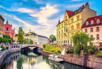 卢布尔雅那 & 布莱德湖之旅一日游【萨格勒布出发】【探索卢布尔雅那市中心、广场、历史和现代街道，乘坐缆车前往卢布尔雅那城堡，欣赏城市的壮丽景色】