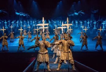 西安《千古情》【贵宾/尊宾/至尊】 演出票+往返接送【1.一票通玩：可观看主秀，还能不限次进入夜游区，体验汉服、互动剧等，性价比高。】