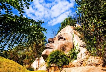 云南包车|曼贺纳自然村寨&告庄西双景&西双版纳民族博物馆【行程可咨询，私定行程】