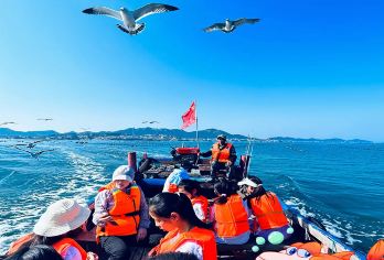 大连金石滩度假区+滨海国家地质公园一日游·私家团·快艇【[私家小团]推荐私家小团，时间自由，休闲漫游，市中心酒店接送，下单之前咨询客服】