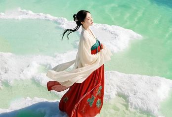 察尔汗盐湖半日游【早班+午班  任选其1+小团出行市区接送】【[安心出游]20年老牌地接社 自营车队 优质合作客运企业 十佳旅行社 土著领队风趣幽默 尽职尽责】