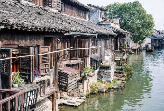 商务车丨可选英文导游丨杭州出发+东栅+西栅+含西栅夜游【[精选景点]感受古镇千年韵味，夜游西栅！】