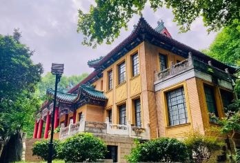 南京总统府+明孝陵+美龄宫梧桐道+中山陵景区+音乐台+夫子庙【[精选景点]A套餐封顶18人精致团，钟山风景区重要景点一网打尽，打卡网红梧桐大道，总统府寻金陵故事！】