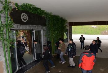 都江堰中华大熊猫苑【熊猫有约研学1日营】【让小朋友能够在玩儿中学，学中玩儿，打造独特的体验感】