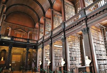 爱尔兰都柏林凤凰公园+都柏林圣三一学院+霍斯港一日游【专车出游+专人司机】