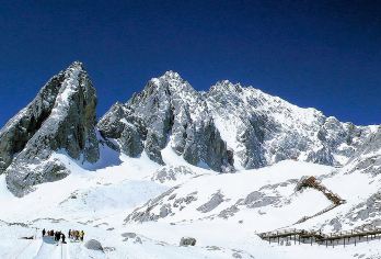 丽江玉龙雪山大索道冰川公园+蓝月谷/可选看日出/晚出发【纯玩保证：纯玩一日游，全程0隐形消费，让您出游没有后顾之忧。】