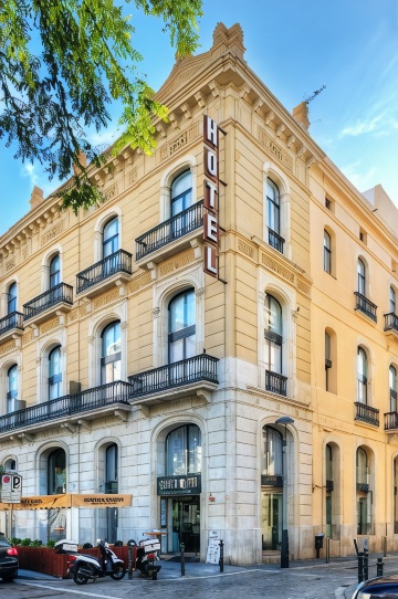 劳里亚酒店-官方