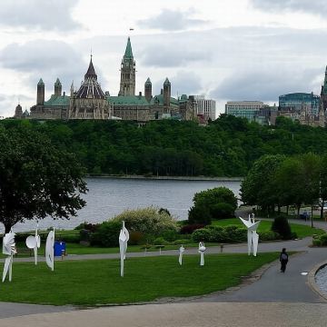 加拿大渥太华首都一日游国会山+国家美术馆+战争博物馆