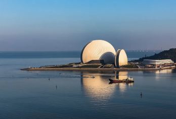 珠海博物馆+淇澳岛+圆明新园+珠海渔女+情侣路一日游@小拼团【丨观览珠海浪漫之都丨漫步沙滩享受惬意时光丨品尝特色粤菜丨】