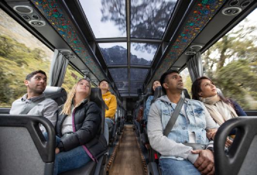 新西兰米尔福德峡湾一日游｜全景巴士+峡湾游船+可选自助午餐【从皇后镇或蒂阿瑙出发，豪华巴士，无线WiFi，宽敞座椅，全景天窗，确保良好的观景视野及舒适的乘坐体验】