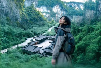 【9点班|全新车】重庆武隆天生三桥+龙水峡地缝一日游8人小团【9点晚出发，8人小团 ，睡饱再玩，直达天生三桥入口，地缝出口接，免2次中转换乘（节假日景区限流除外）】