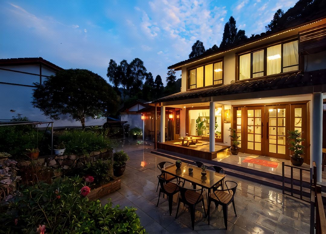 Yandang Mountain South Moon House