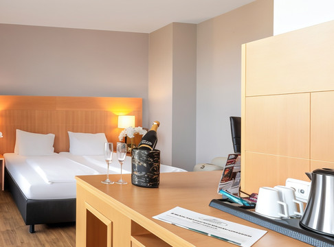 Rieth酒店住宿-PLAZA Premium Köln