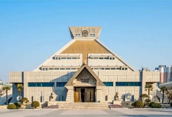 河南博物院半日游【代约门票|研学可选|2H解说|防蹭听耳麦】【[精选文物]精心策划的讲解主题，深入浅出尊重还原真是历史！】