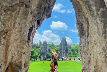 石林+九乡一日游：上门接+新线安排双索道双游船+可选15人团【[一价全含]可选15人小团九乡新线两段游船两段索道+石林景区门票+金牌导游+特色午餐+往返车位费】