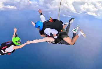广东珠海跳伞基地旅游 【4000米海景跳伞+高清摄像跟拍】【[刺激嗨玩]4000米固定翼飞机观光+跳伞摄像跟拍】