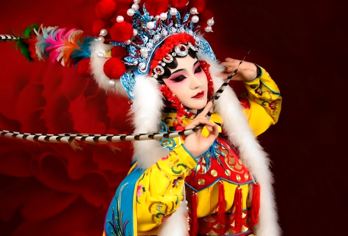 兵马俑+丽山园+易俗社非遗一日游【6人小团+秦腔+皮影戏】【[探秘国家宝藏]深度游玩兵马俑+丽山园，讲解约2-5小时，精讲1、2、3号坑、铜车马、百戏俑、文官俑】