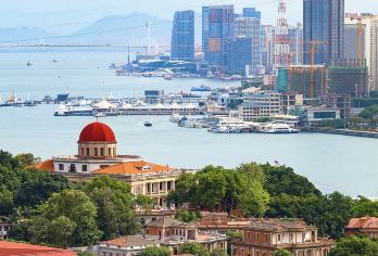 专车畅游环岛路+鼓浪屿【只为您一家人服务】包车一日游私家小团【[您的专属行程]如您选择私家团出行，我们可以根据您的需求和兴趣，量身定制厦门一日游的行程】