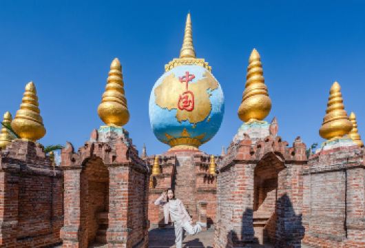 瑞丽莫里瀑布+一寨两国+姐告口岸+独树成林一日游【[边境小城]迷人的边陲小镇，属于瑞丽的异域风情；】