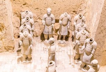 秦始皇帝陵博物院(兵马俑)+华清宫一日活动【赠送双景区耳麦】【世界文化遗产，看千面秦俑，表情逼真，形态各异，感受扑面而来的壮观与震撼】