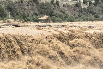 陕西黄河壶口瀑布一日游【专车接送/金牌向导/特色午餐/安心】【[贴心服务]二环内指定范围酒店免费上门接。 省去您自行集合的烦恼!】