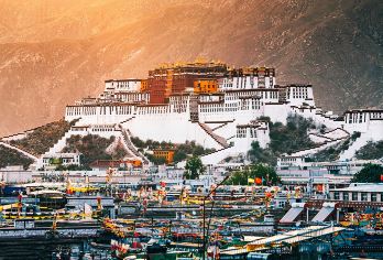 布达拉宫精品市内一日游丨13人VIP小团丨全程纯玩无购物【可选藏汉英三语导游讲解，带您深度探索藏地密码。】