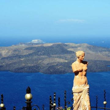 希腊圣托里尼-伊亚小镇+红沙滩+蓝顶教堂+费拉小镇【包车】