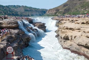 陕西黄河壶口瀑布一日游【赠送中餐，无需自费】（专车接早）】【[优选交通]超大车身仅32席沙发座椅(2+1座位布局·每座USB充电·浪漫星空顶)跨越千里车很重要.】
