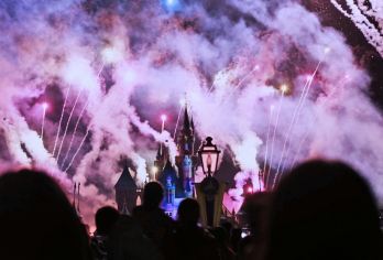 香港迪士尼乐园一日游【上门接，包车，自由选择时间，不含门票】【包车前往香港迪士尼乐园，一家大小出游更便利】