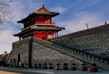 隆兴寺【大咖趣讲】 私家团不拼团＋深度人工精讲＋无线耳麦【[私家团不拼团]10人以内，耳机免费使用。超过十人的，需要收取耳机使用费5元每人。】
