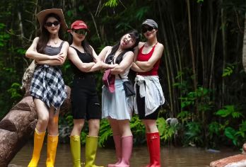 基诺山巴朵村雨林徒步|精品小团|项目全含|土著基诺向导【赠研学证书+溯溪水路+竹筏+古法射箭+高空秋千+树降+割胶+彩妆+抓螃蟹找野果+等多种游玩项目全包含】