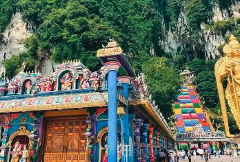 吉隆坡市区包车一日游深度漫游打卡黑风洞国家清真寺 中文服务【[华人司导]免费帮忙拍照+中文讲解服务+华人司机兼向导，拒绝一切隐形收费！】