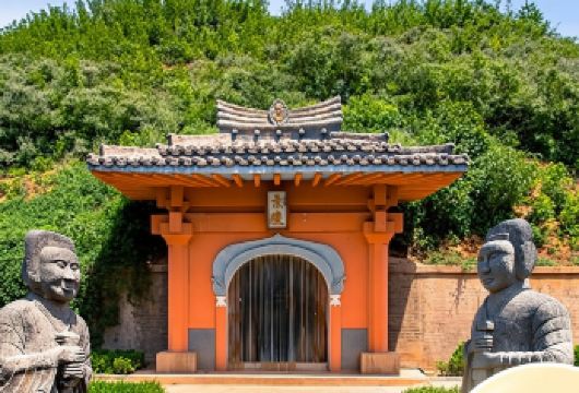 【洛阳古墓博物馆】2H精讲·8人小团·金牌导游·提前建群沟通【[金牌说讲师团]行业资深讲师和金牌导游，只做深度讲解，保证讲解质量！】