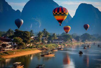 老挝万荣热气球飞行体验（可选日出/日落）+卡丁车自驾2小时【乘坐万荣热门的热气球，欣赏日出或日落下的高空美景；专业持证飞行员，全程安全保障】