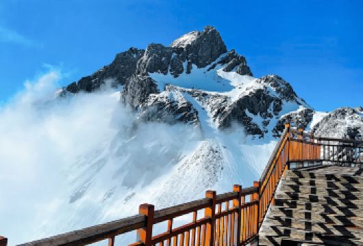 丽江玉龙雪山+蓝月谷一日游【含三宝+8人小团】【[日照金山]需要观看日照金山的小伙伴下单后可告知客服小管家，以便安排行程。】