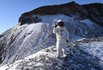 【穿越雪原】呼和浩特+辉腾锡勒草原+乌兰哈达火山一日游【[精品赠送]免费赠送矿泉水、贴心医药包，让您安心享受每一段旅程】