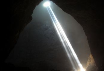 百色大石围天坑群+罗妹莲花洞一日游【2-6人小团|不含门票】【私密人少不拥挤】