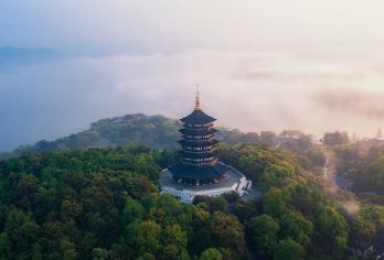 杭州西湖city walk【猩咖说|2H趣讲|含门票耳机】【[一单一团]独立小包团服务一对一，提供蓝牙讲解耳机，品质有保障】