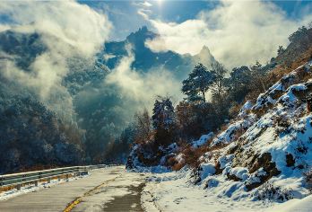 白石山世界地质公园一日游【沧州出发】【世界地质公园、国家5A级景区，北方第一奇山、太行之首；华北面积非常大的红桦林——白石山】