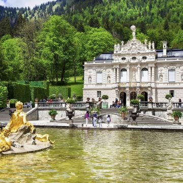 德国新天鹅堡&施华洛世奇水晶幻境｜双国跨境一日包车·定制游