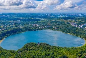 湛江市区包车10小时一日游|打卡赤坎老街+湖光岩+观海长廊【湖岩老街映海廊，湛江风情一日藏。可定制行程】