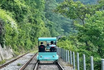 包车游春川经典：韩剧取景地、铁轨、花园、湖景、美食街【无需为交通烦恼，舒适专车全程接送，行程灵活自由，随心掌控游览节奏。】