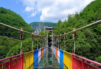 恩施地心谷【2-8人独立团/纯玩+包车+上门接送】【[网红景点]走访400年前茶盐古道，打卡地之心，游玩时间充足，轻松享受假期！】