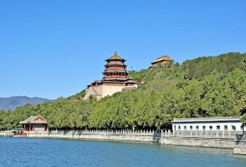 慕田峪长城颐和园私人中转游览，配备英文司机【持VIP快速通行证避开慕田峪长城的人潮 会说英语的司机 在自由活动时间，您可以按照自己的节奏游览长城和颐和园。】