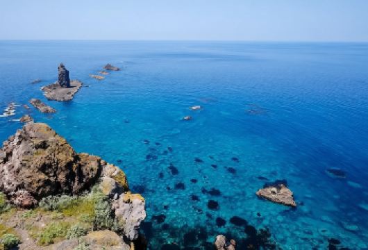 日本冲绳万座毛+琉球村一日游【中文包车/邮轮港口接送】【尊享一对一高端行程定制，豪华包车专属礼遇，专业旅行顾问24小时恭候垂询。】